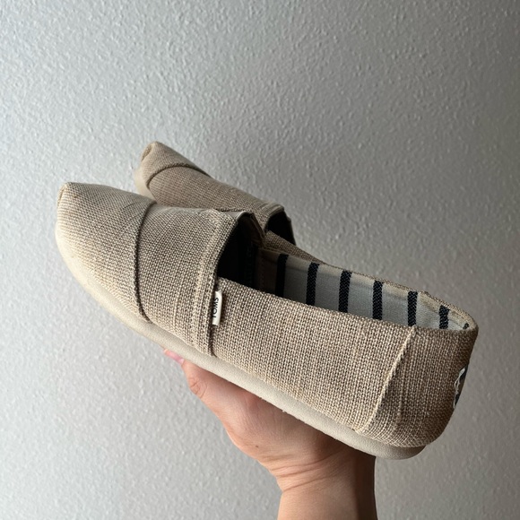 TOMS Women Beige Slip-On Flats - Picture 3 of 7